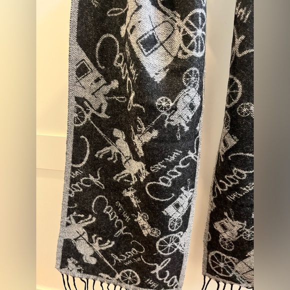 Coach Horse And Carriage Her Muffler NWT - Picture 3 of 9